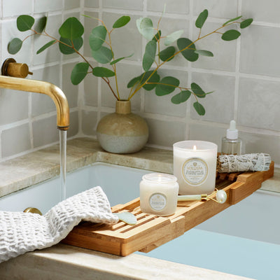 Voluspa Duftkerze Eucalyptus & White Sage | Classic Candle