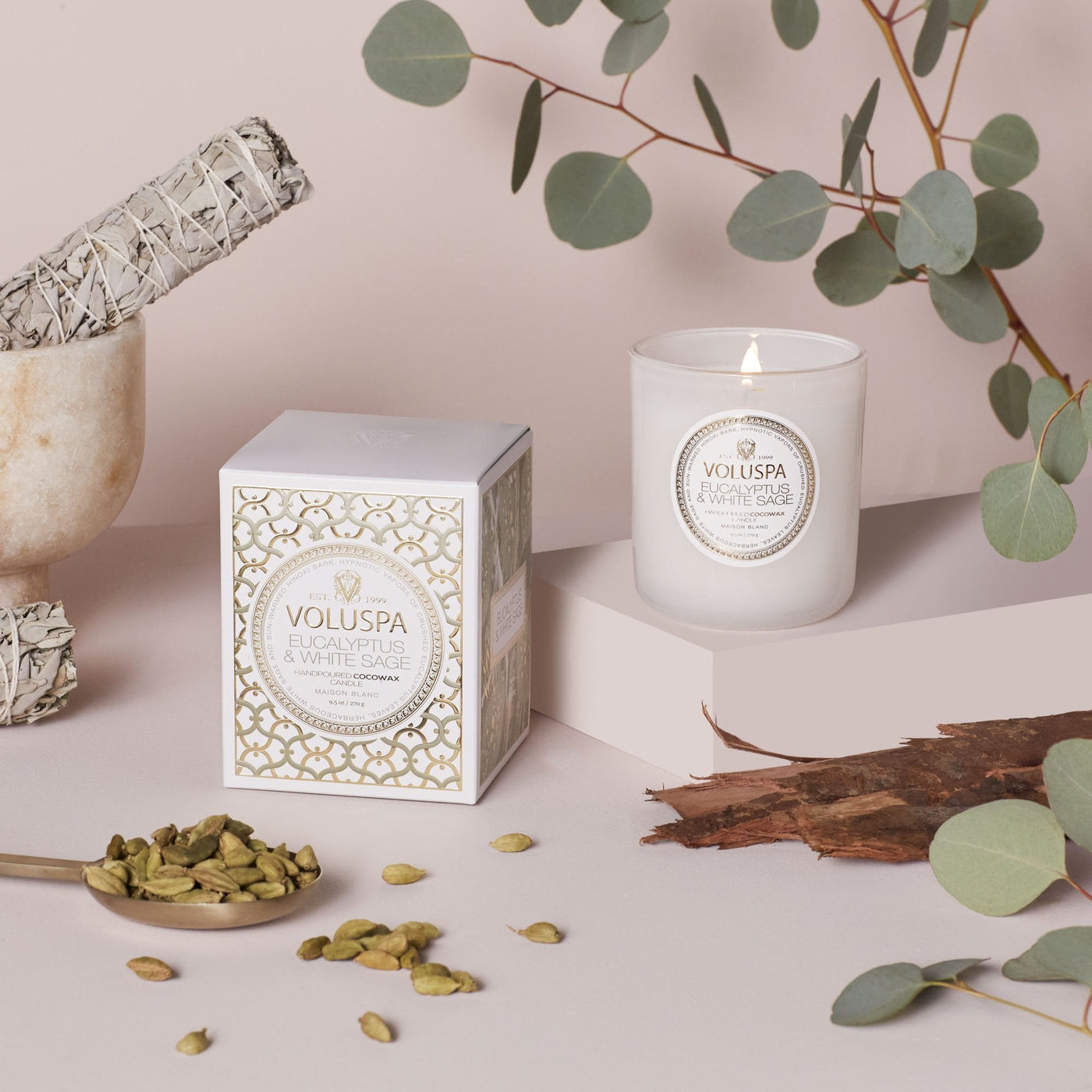 Voluspa Duftkerze Eucalyptus & White Sage | Classic Candle