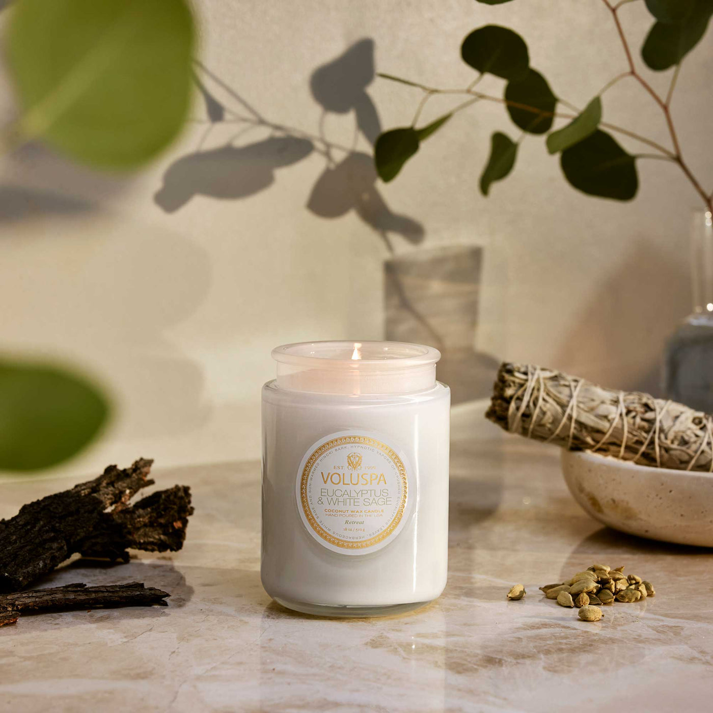 Voluspa Duftkerze Eucalyptus & White Sage | Large Jar