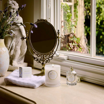 Voluspa Duftkerze Mountain Lavender & Chamomile | Classic Candle