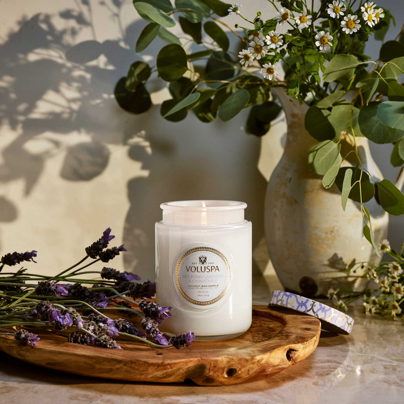 Voluspa Duftkerze Mountain Lavender & Chamomile | Large Jar