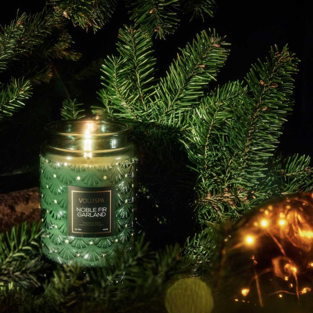 Voluspa Duftkerze Noble Fir Garland Limited Holiday Edition | Large Jar