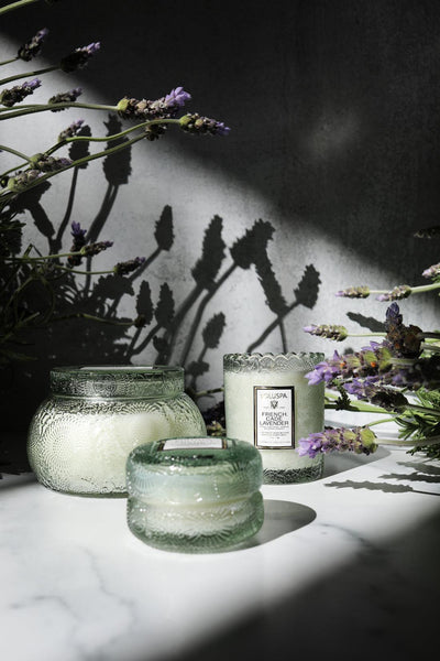 Voluspa - 2-Docht Duftkerze French Cade Lavender | Japonica Collection | Chawan Bowl - Codeso Living