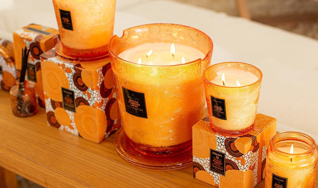 Voluspa - 3-Docht Duftkerze Spiced Pumpkin Latte | Japonica Limited Holiday Edition | 1.077 g - Codeso Living