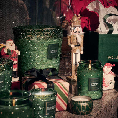 Voluspa Voluspa Duftkerze Noble Fir Garland Limited Holiday Edition | Classic Candle Codeso Living