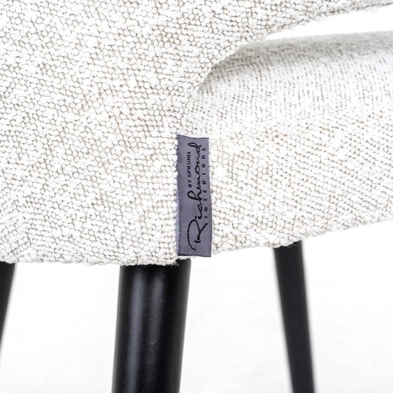 Richmond Interiors Bouclé-Armlehnstuhl Indigo | Weiß